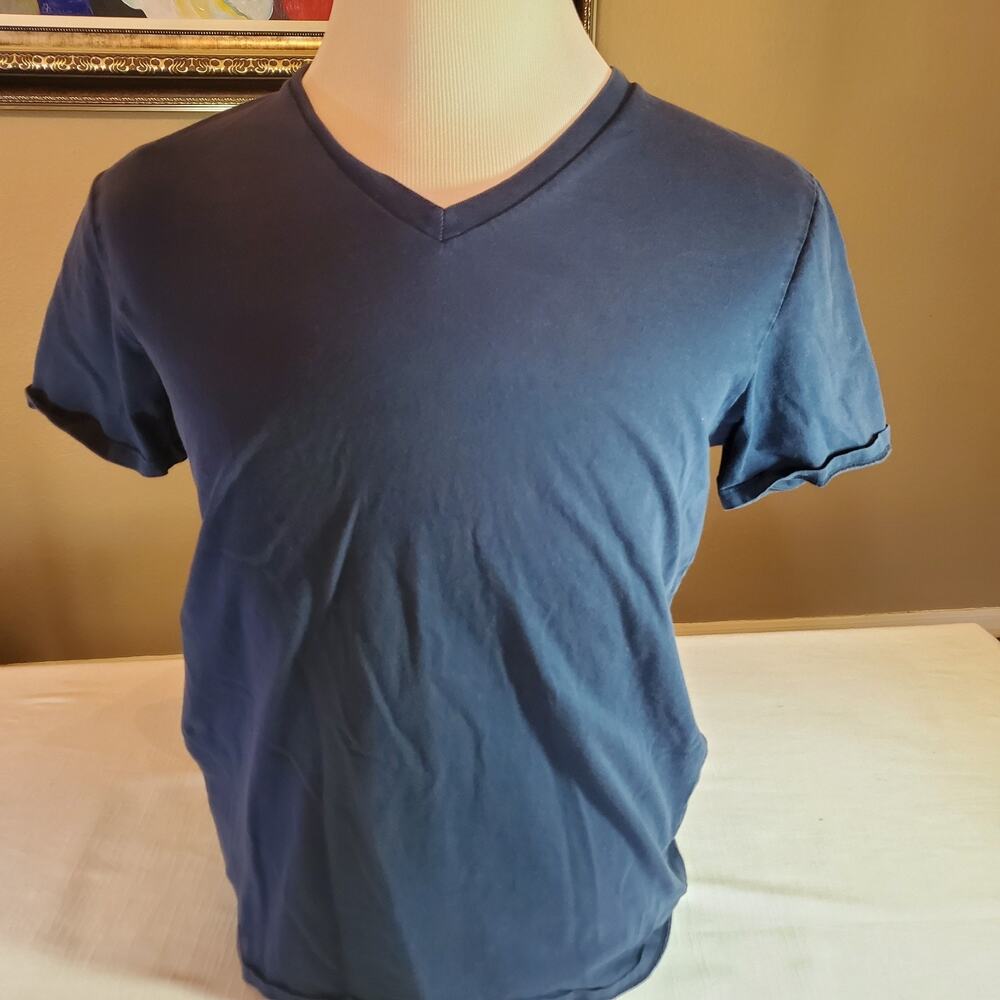 Everlane Men's Shirt | V-Neck M Blue